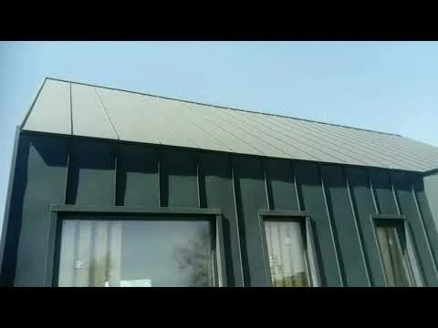 Превью видео «Фальцевая кровля на каркасном доме» компании «Главлес»